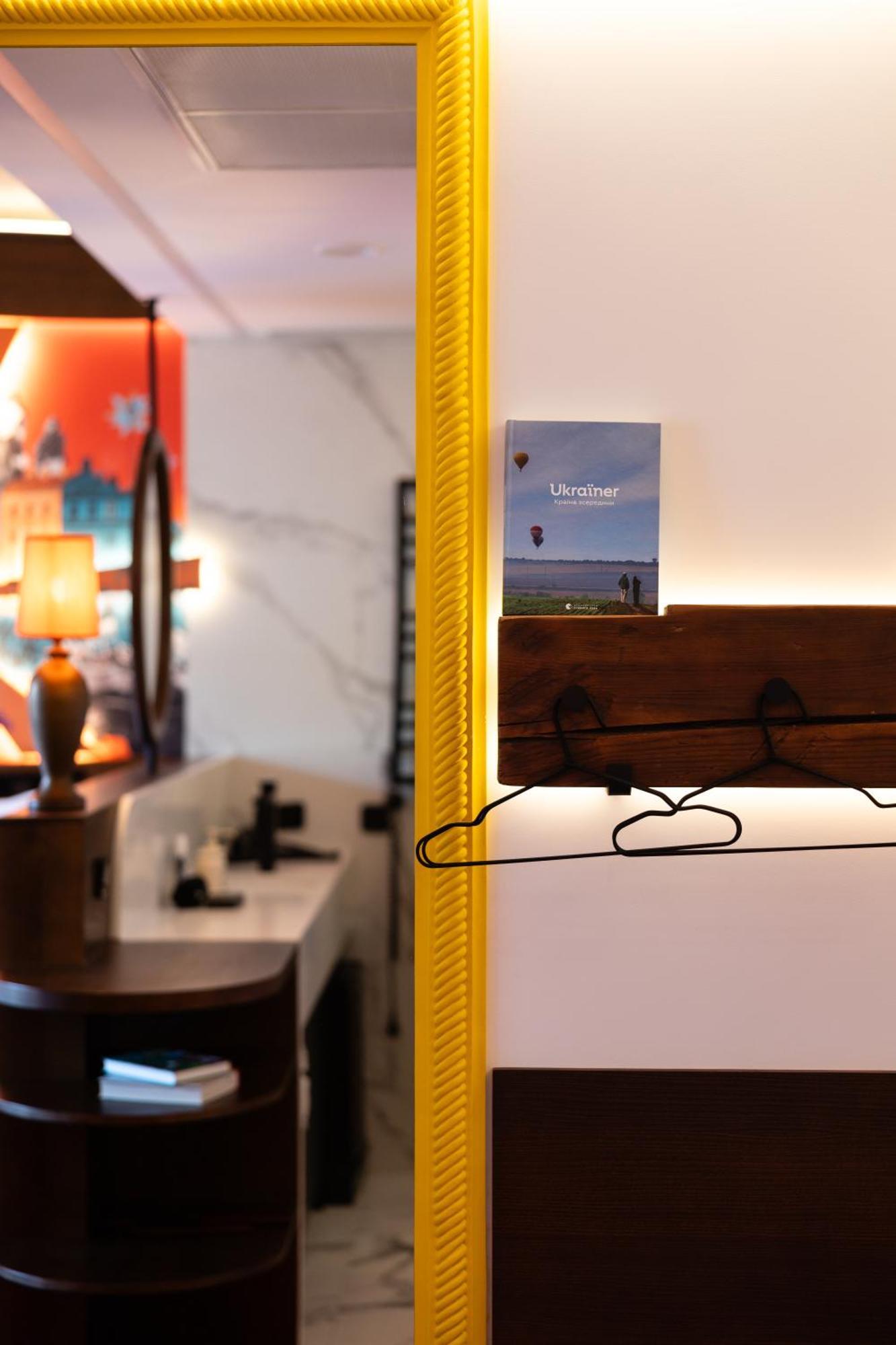 !Fest Hotel Rynok Square Lviv Extérieur photo