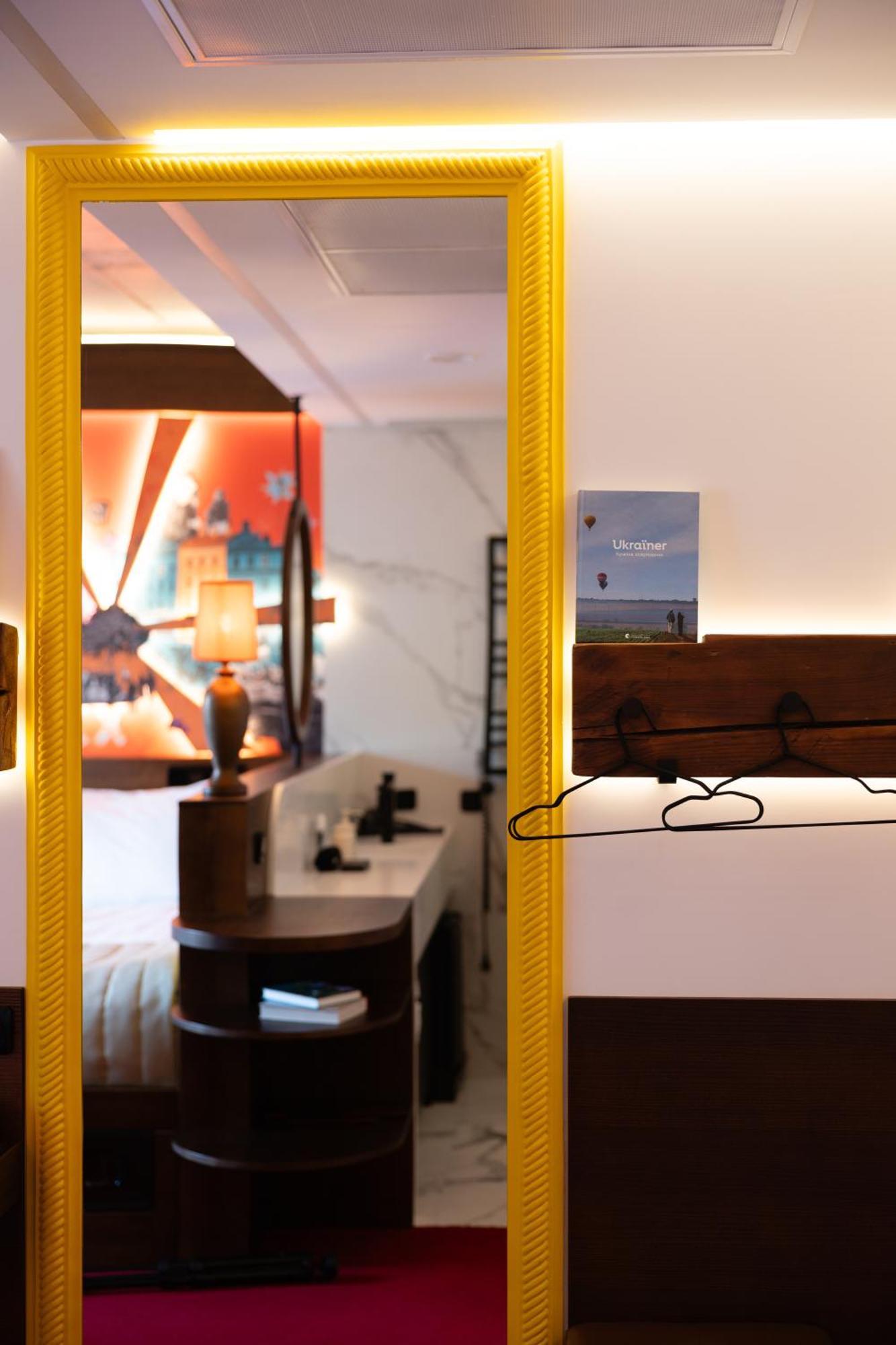 !Fest Hotel Rynok Square Lviv Extérieur photo