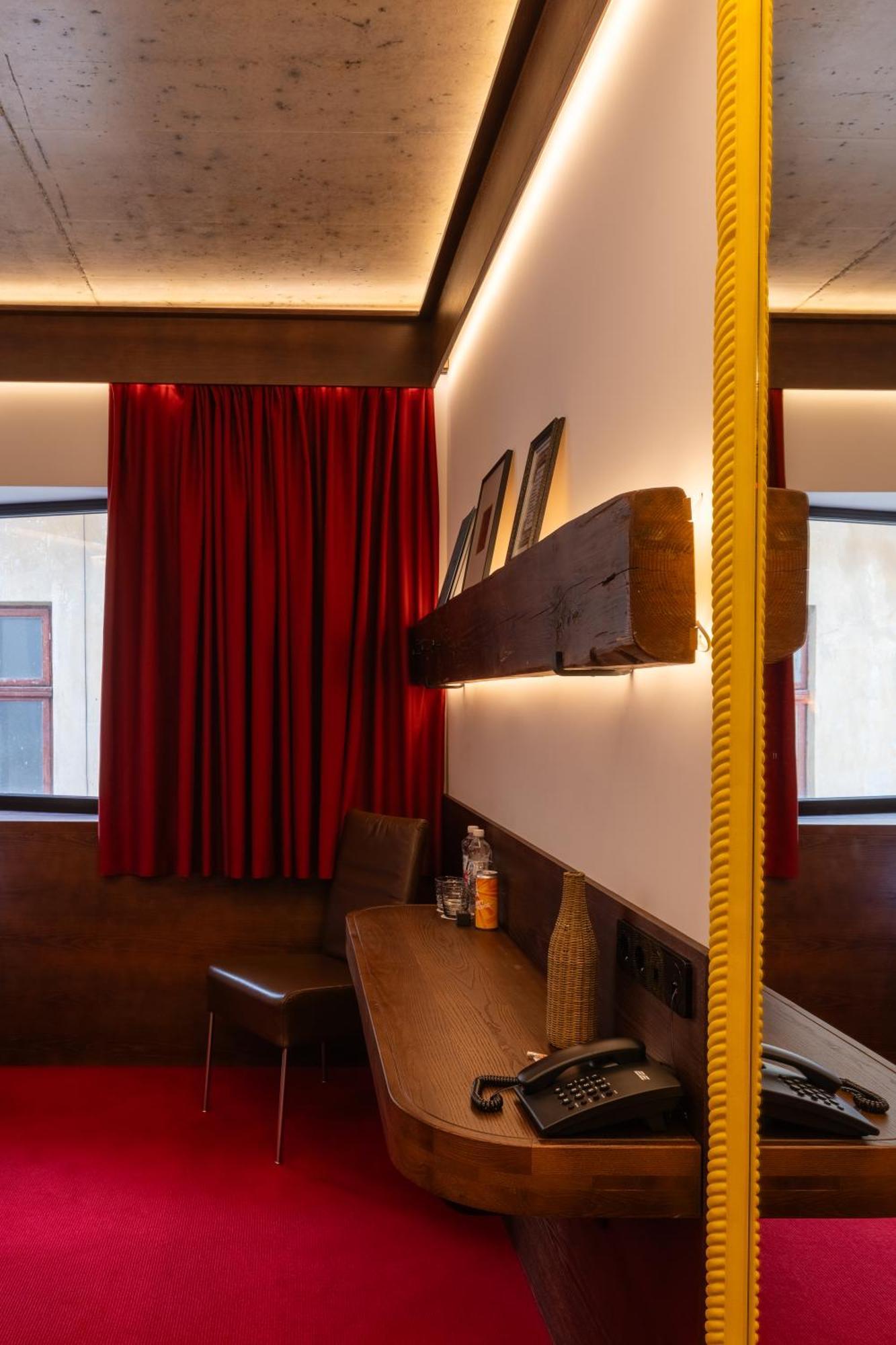!Fest Hotel Rynok Square Lviv Extérieur photo