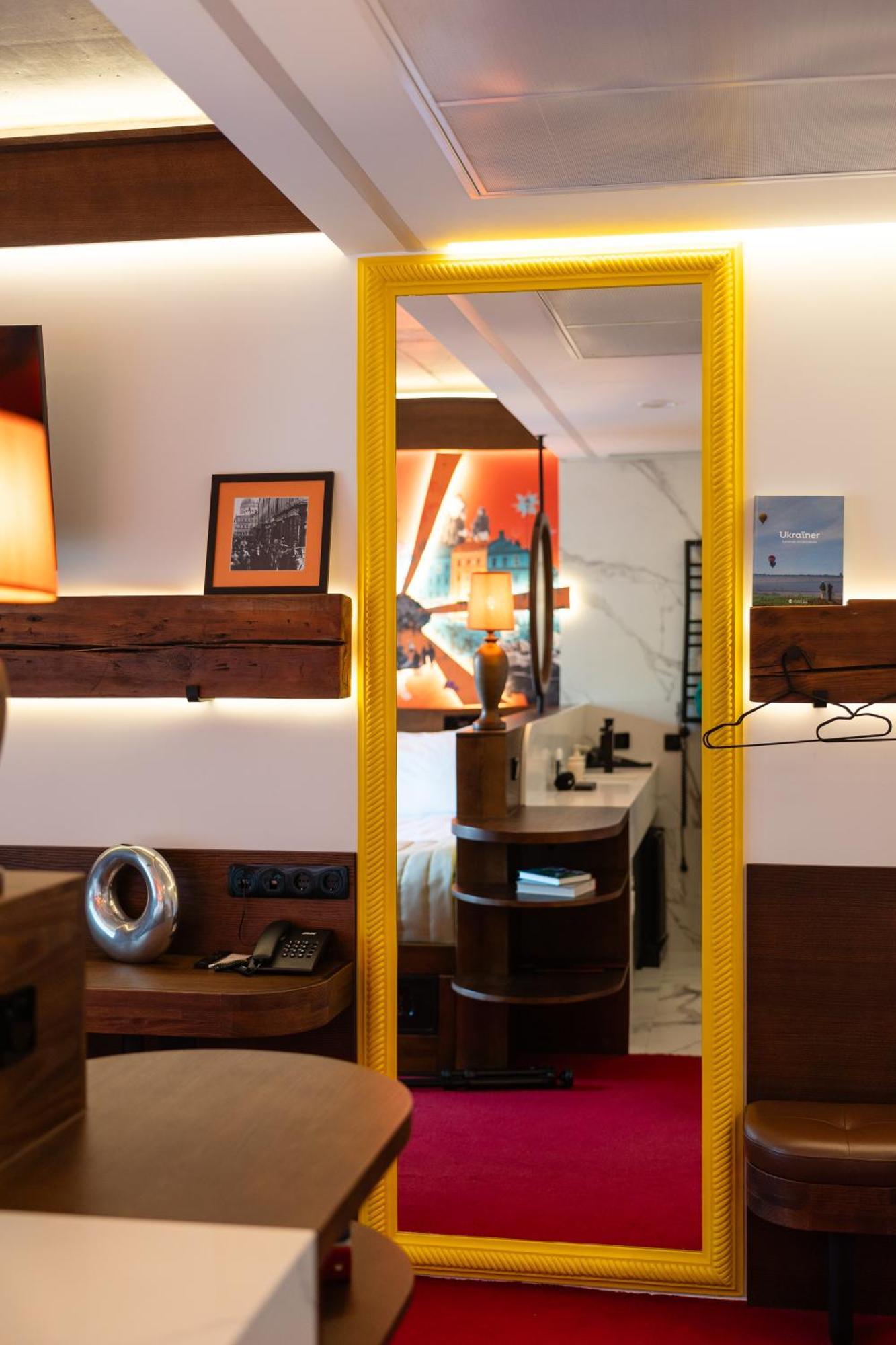 !Fest Hotel Rynok Square Lviv Extérieur photo